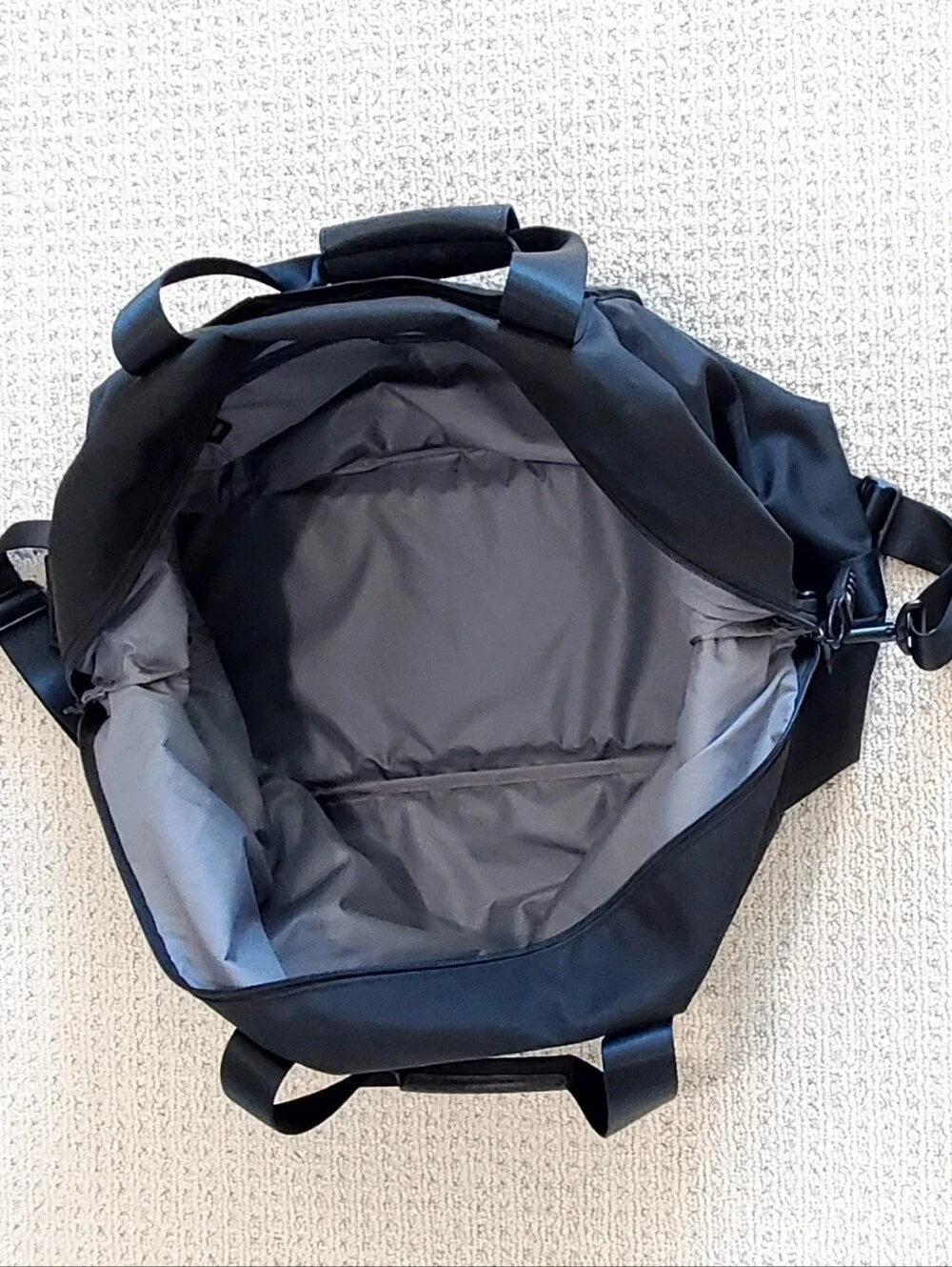 Tumi Alpha 2 Series Black Ballistic Nylon Snap Side Expanding Travel Duffle Bag